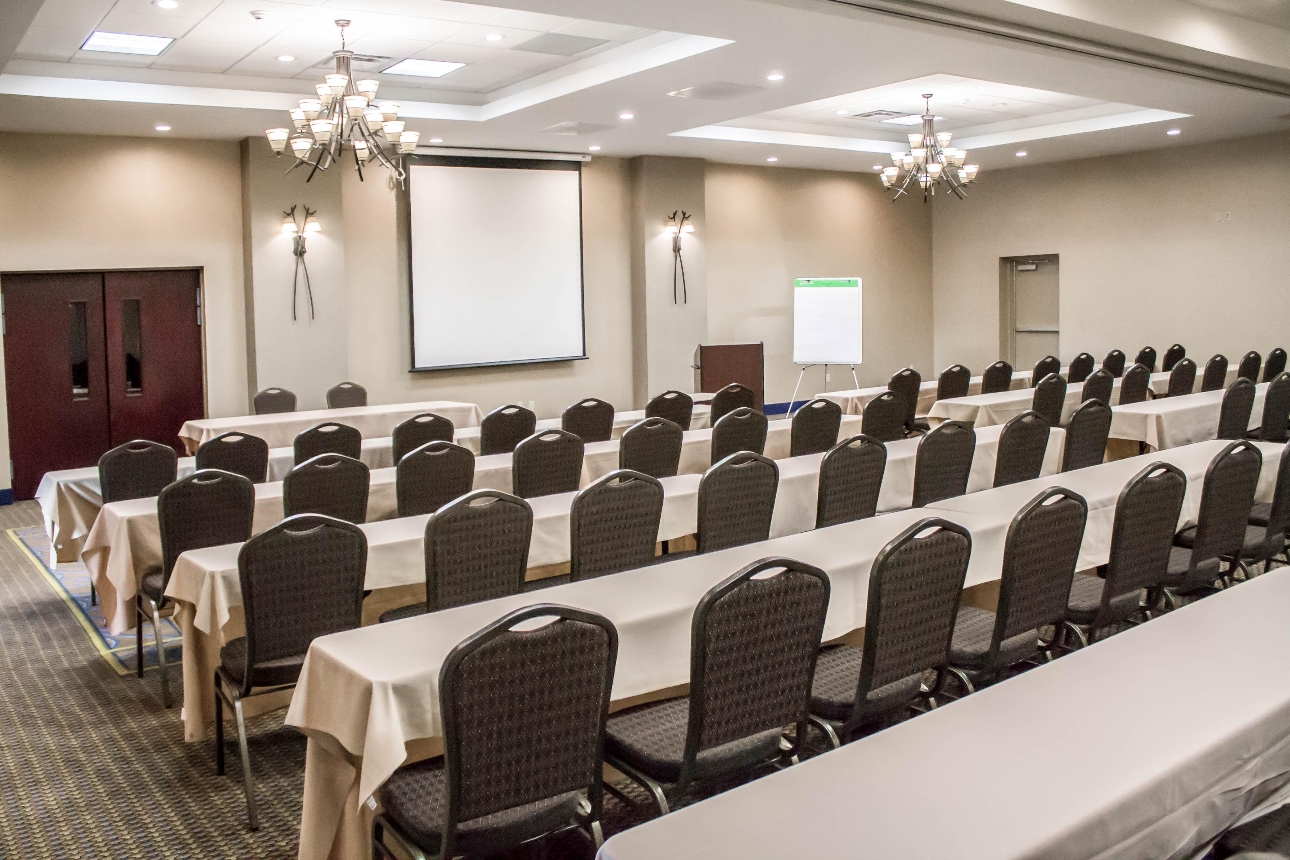 Holiday Inn Express & Suites - Albany Airport - Wolf Road By Ihg Екстер'єр фото
