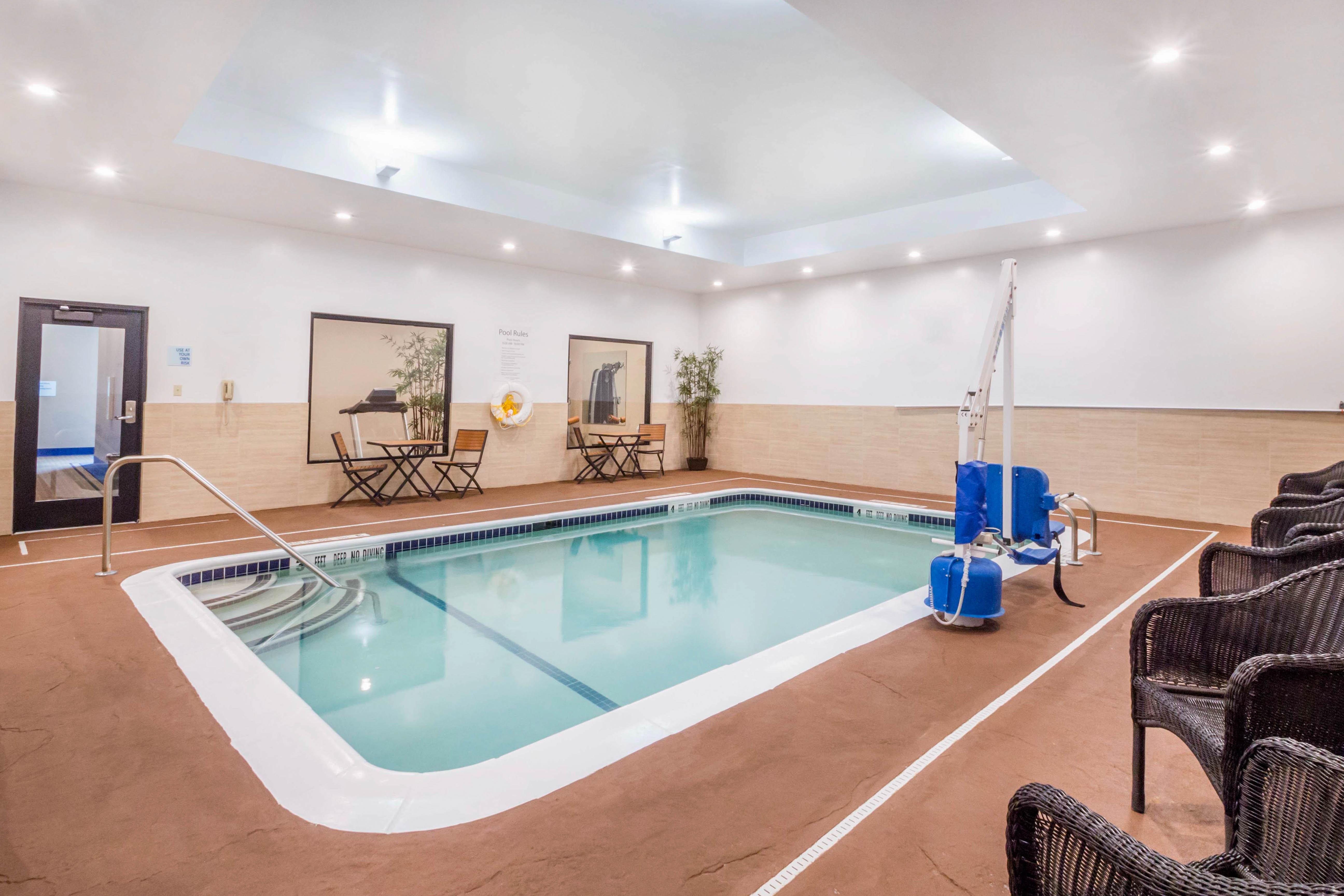 Holiday Inn Express & Suites - Albany Airport - Wolf Road By Ihg Екстер'єр фото
