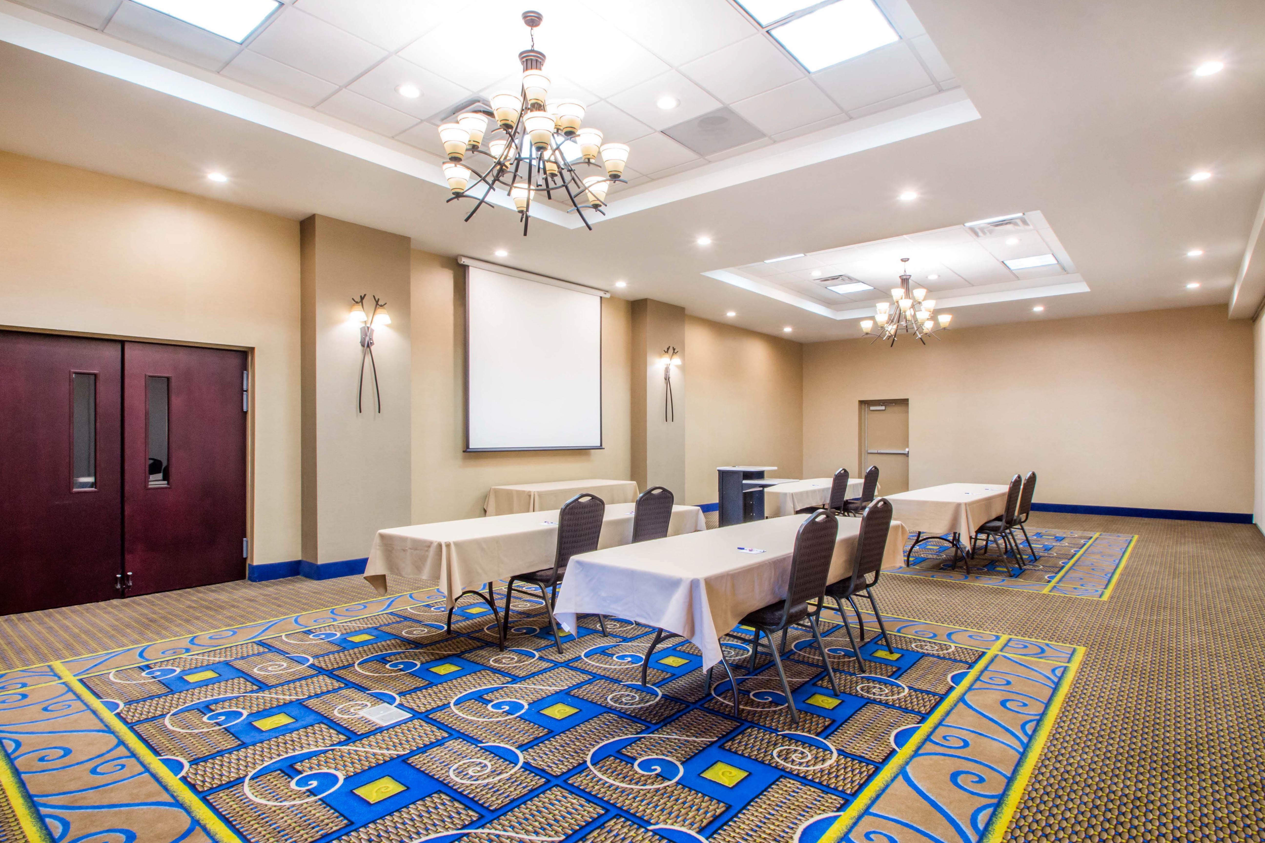 Holiday Inn Express & Suites - Albany Airport - Wolf Road By Ihg Екстер'єр фото