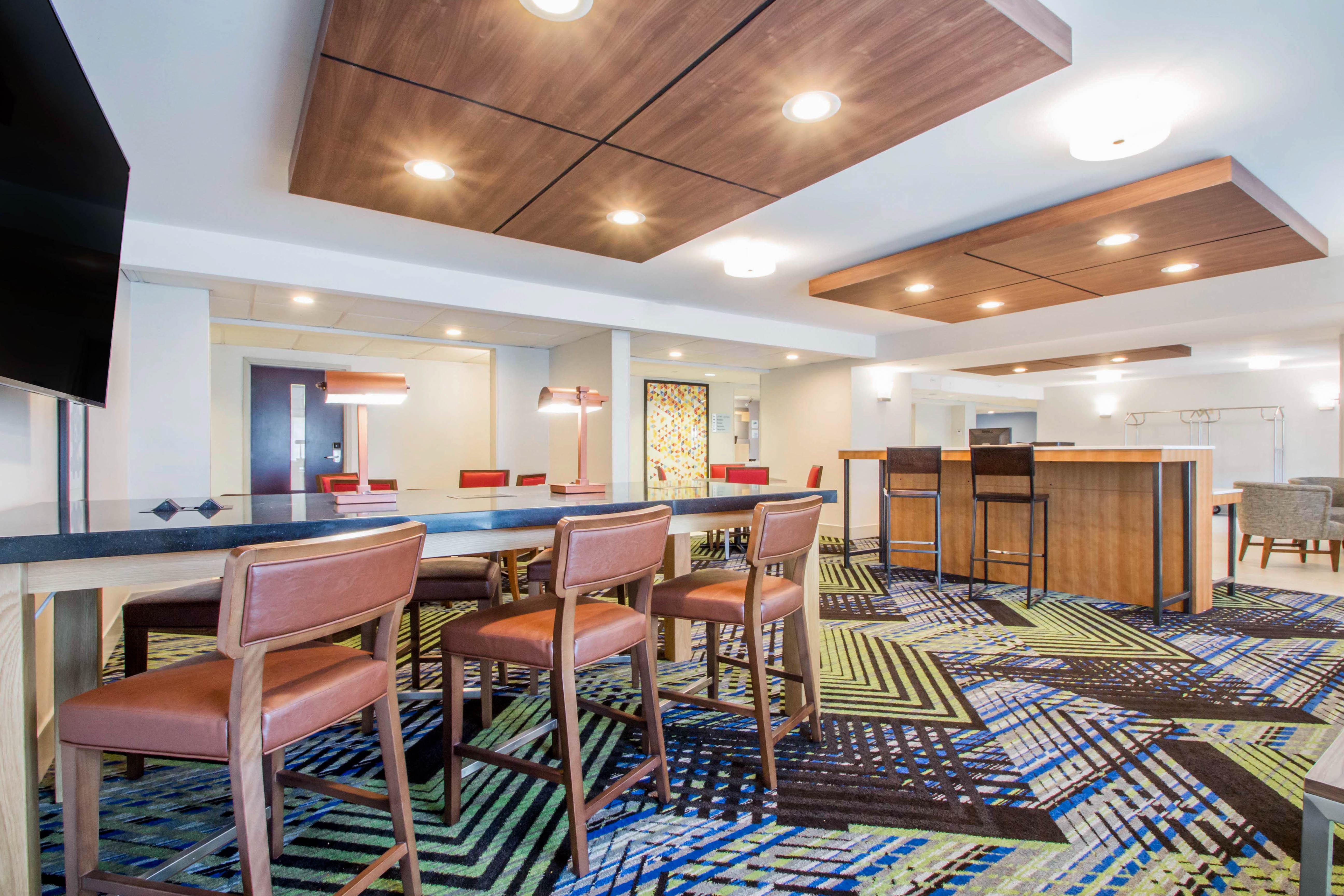 Holiday Inn Express & Suites - Albany Airport - Wolf Road By Ihg Екстер'єр фото
