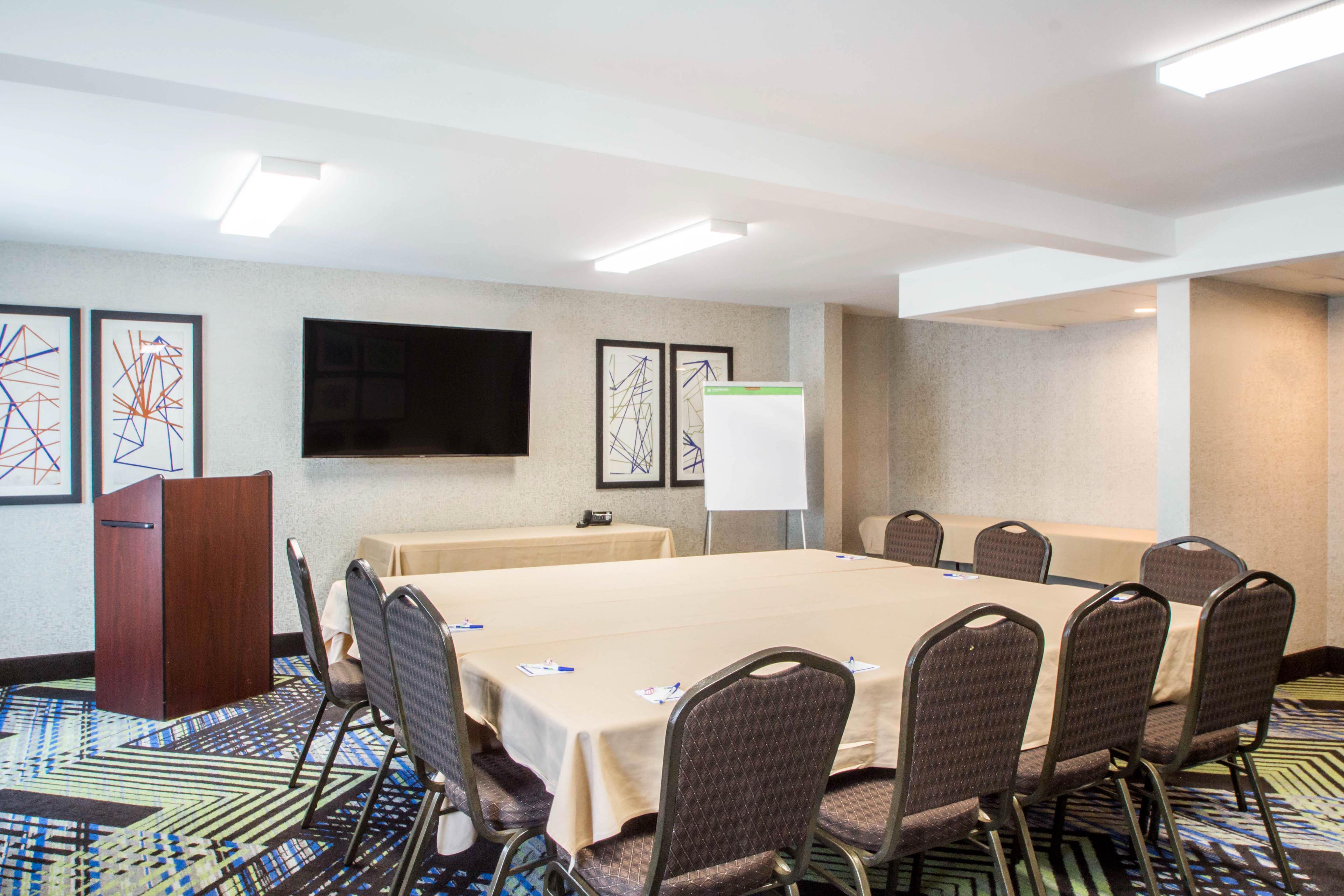 Holiday Inn Express & Suites - Albany Airport - Wolf Road By Ihg Екстер'єр фото