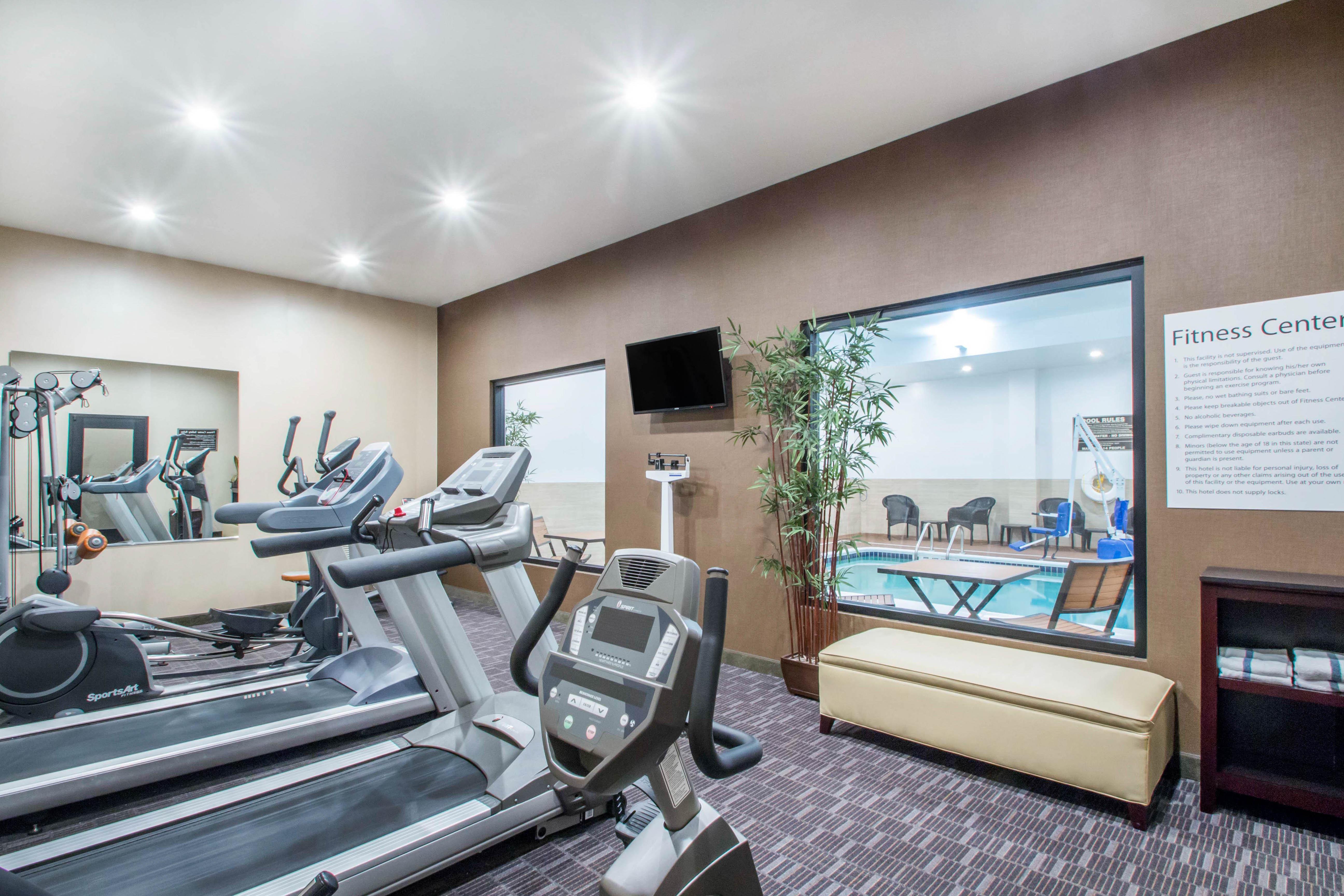 Holiday Inn Express & Suites - Albany Airport - Wolf Road By Ihg Екстер'єр фото