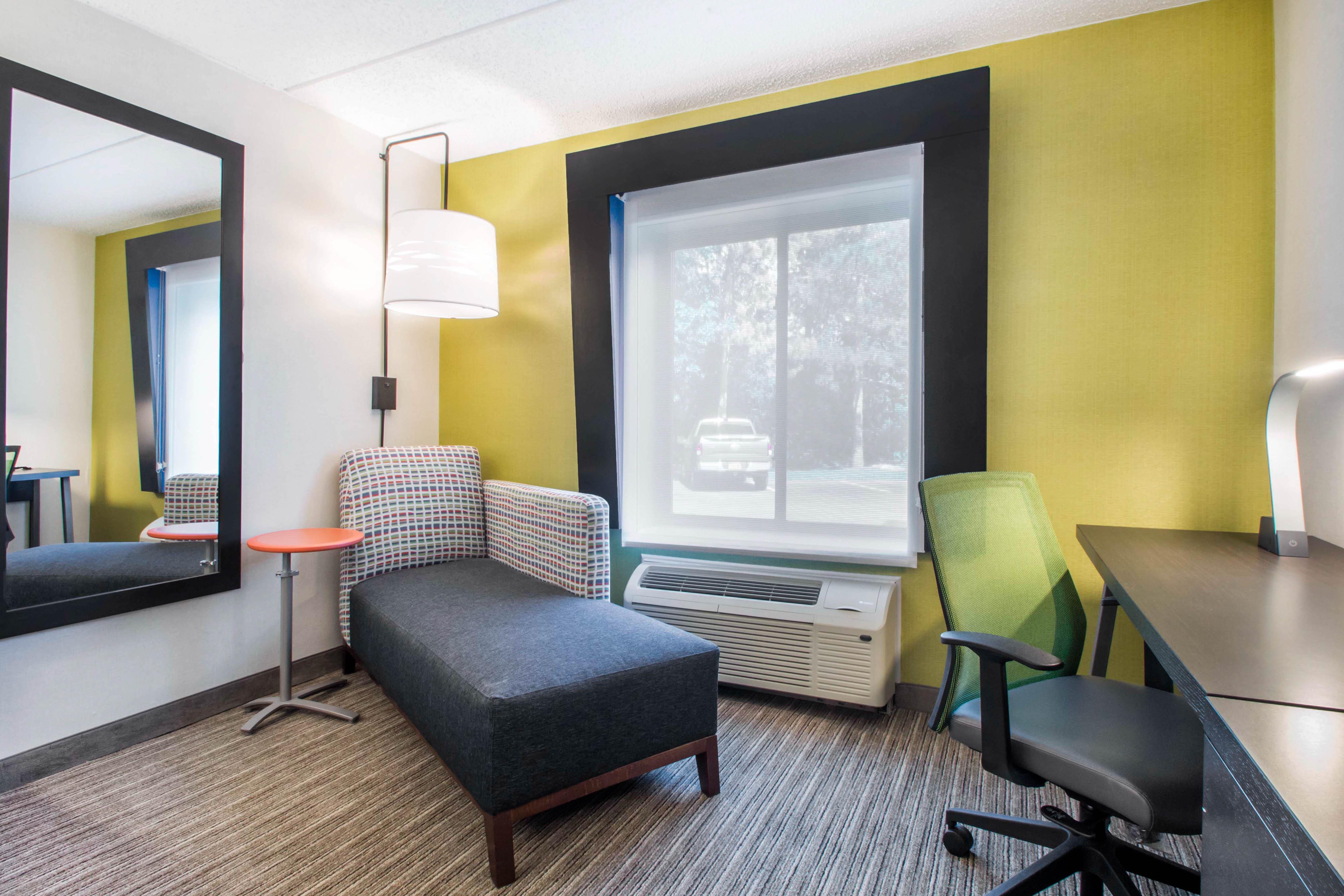 Holiday Inn Express & Suites - Albany Airport - Wolf Road By Ihg Екстер'єр фото