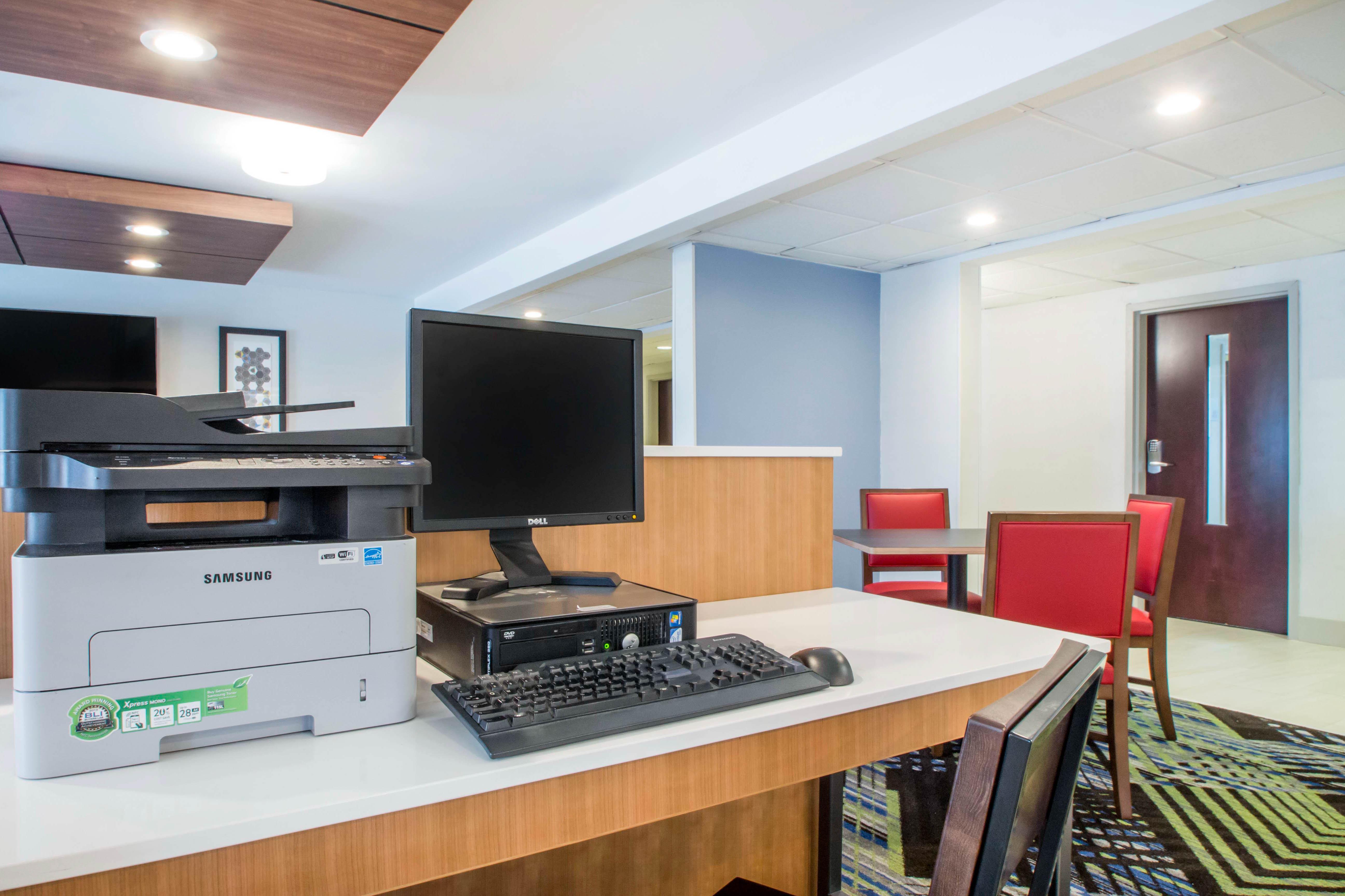 Holiday Inn Express & Suites - Albany Airport - Wolf Road By Ihg Екстер'єр фото