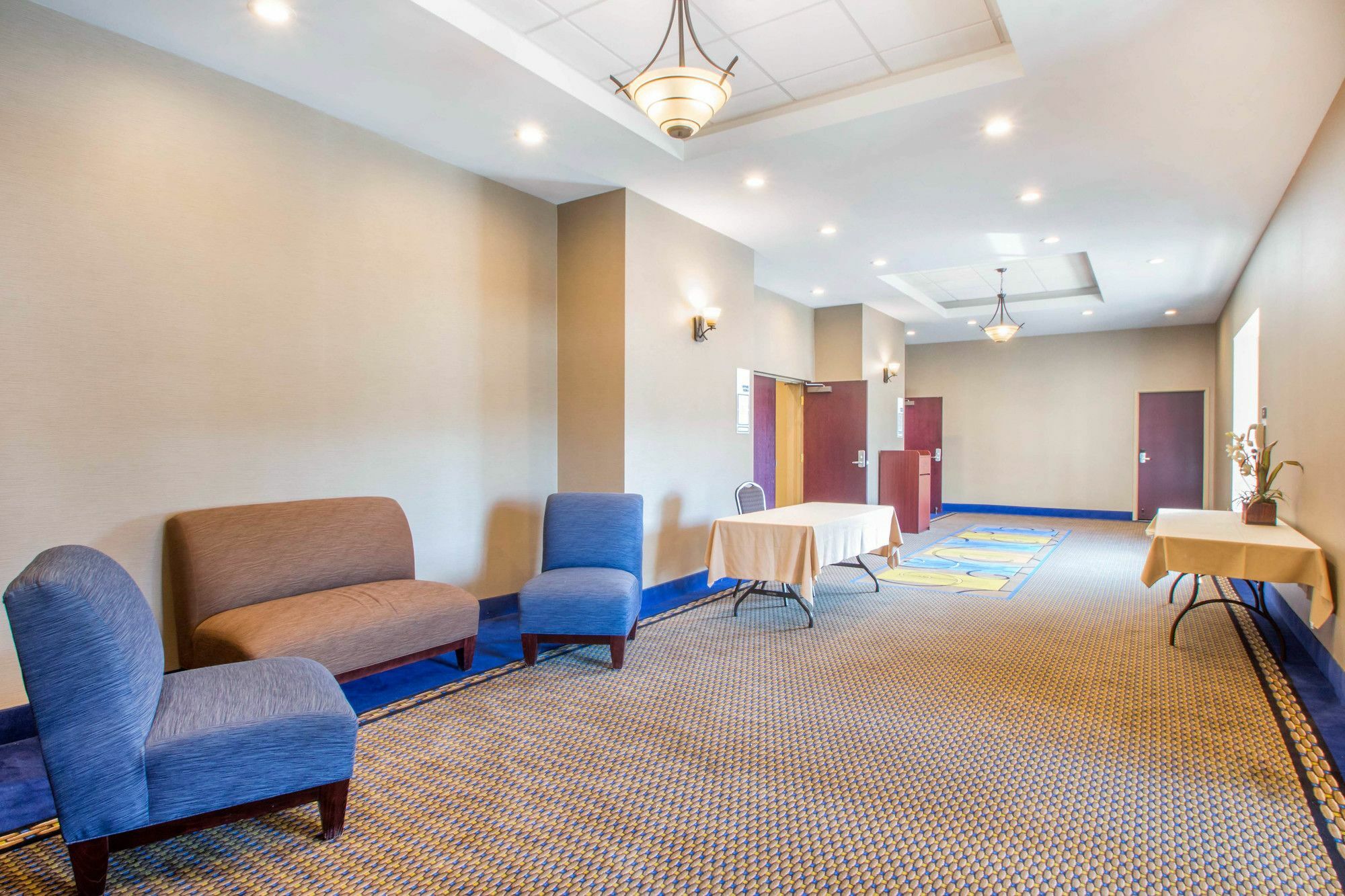 Holiday Inn Express & Suites - Albany Airport - Wolf Road By Ihg Екстер'єр фото
